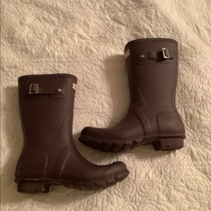 Hunter Aubergine 3/4 height rubber boots
